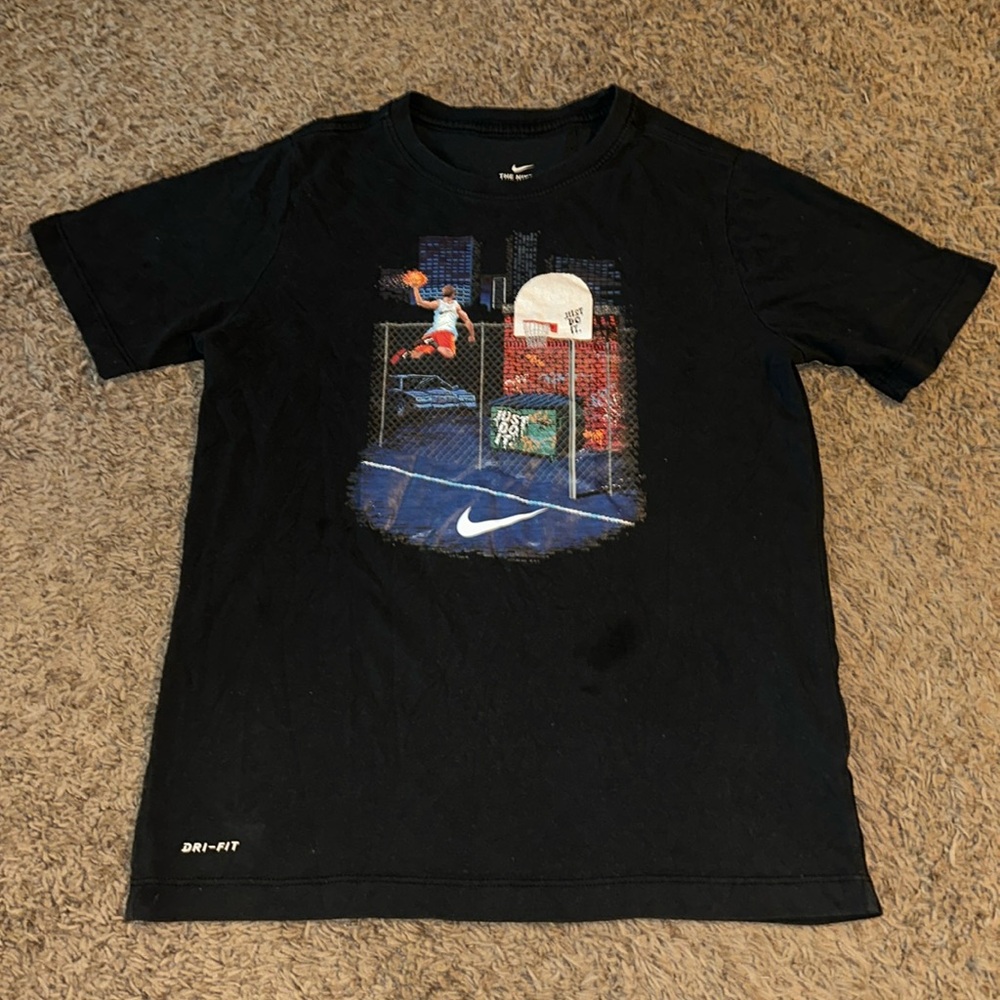 🦄3 FOR $15! Nike tshirt